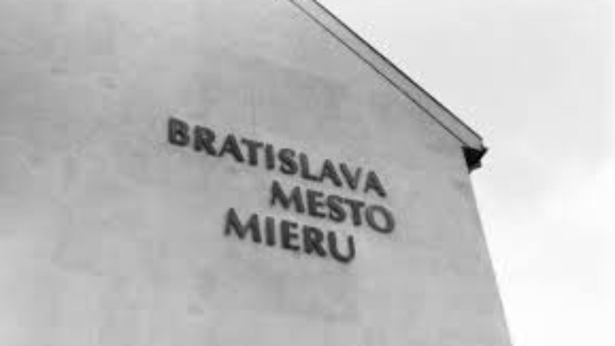 BRATISLAVA AKO CENTRUM MIEROVÝCH ROKOVANÍ?

Hoci možnosti mierového riešenia ukrajinského konfliktu vyzerajú za súčasnej situáci…