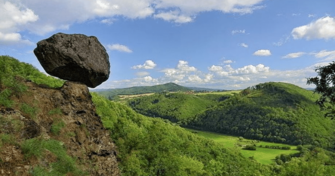 Mesto Trenčianske Teplice organizuje výlet po náučnom chodníku Čvirigovec – Čertova skala