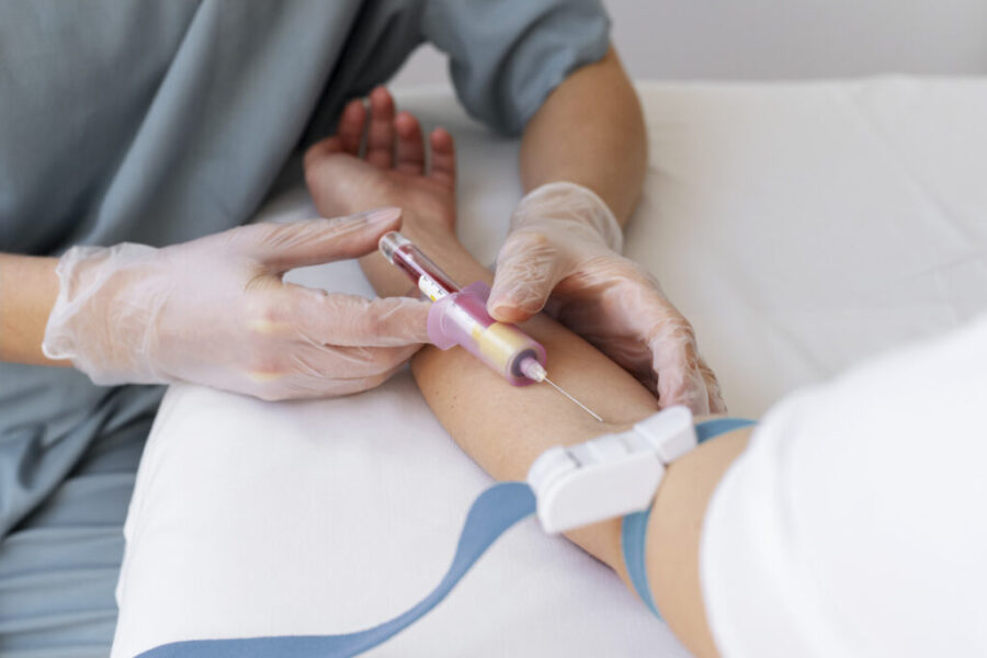 Mesto Žarnovica zorganizovalo „Mobilnú kvapku krvi“ v spolupráci s Nemocnicou AGEL
