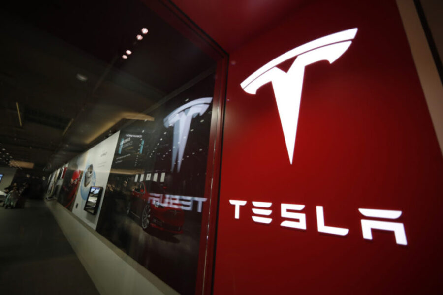 Globálne zníženie počtu pracovných miest u amerického výrobcu elektromobilov Tesla sa dotkne aj Číny