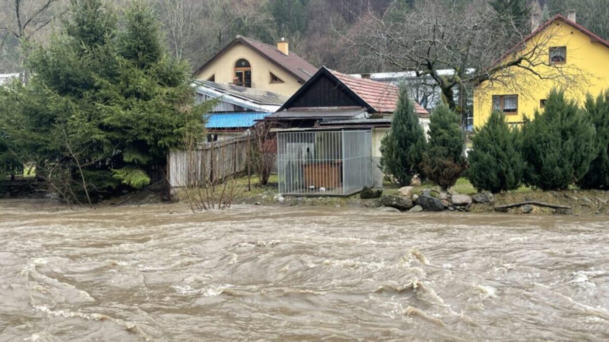 Na rieke Revúca v Ružomerku bol odvolaný druhý stupeň povodňovej aktivity