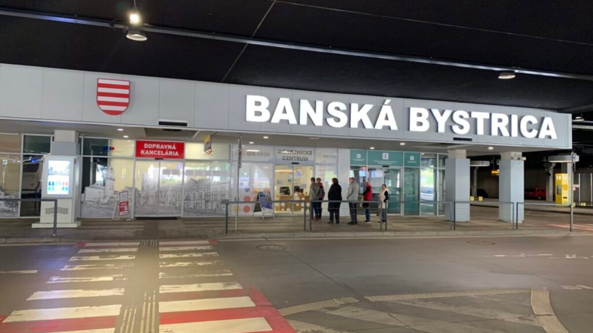 V BANSKEJ BYSTRICI OD OKTÓBRA BUDÚ V MHD PLATIŤ UŽ LEN NOVÉ VIRTUÁLNE KARTY