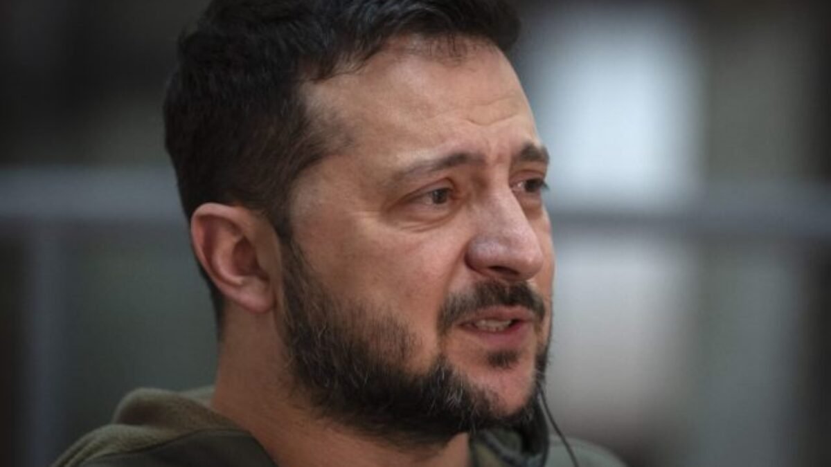 Kremeľ popiera tvrdenie o atentáte na Zelenského, Ukrajinci zadržali dvoch ruských agentov v radoch Štátnej stráže