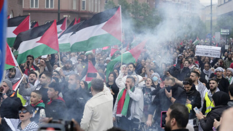 Tisícky propalestínskych demonštrantov protestovali proti účasti Izraela v Eurovízii, pokračovať plánujú aj počas finále súťaže