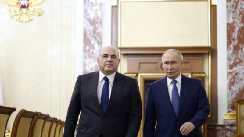Putin znova vymenoval Michaila Mišustina za premiéra. Očakáva sa, že väčšina členov predošlého kabinetu si udrží svoje miesta