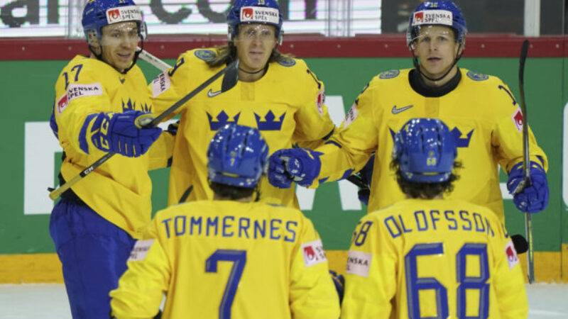 Kapitán švédskej reprezentácie zodpovedal za zloženie tímu, na MS v hokeji si zahrá aj so svojím kamarátom z detstva
