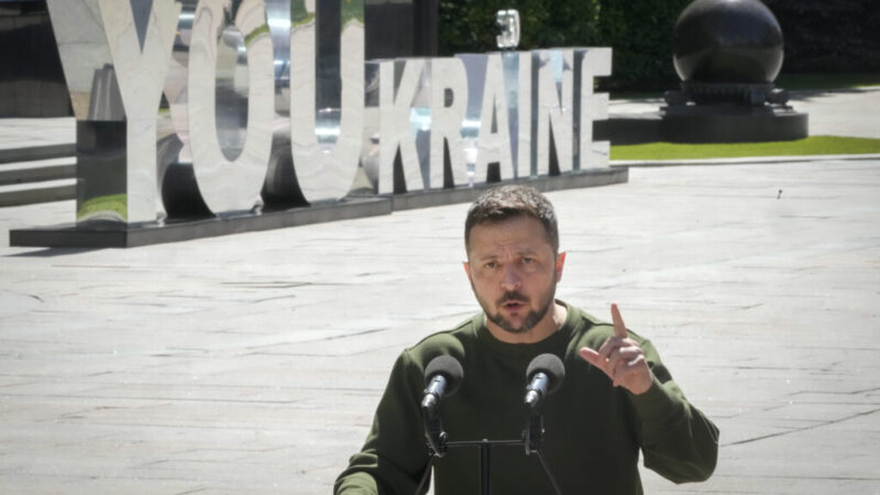 Zelenskyj okomentoval pohŕdavý postoj Fica k zbierke na muníciu pre Ukrajinu a dúfa, že na Slovensko vojna nepríde