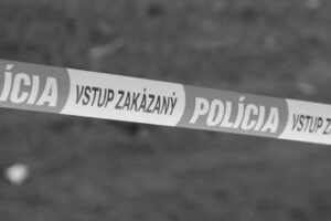 Tragická udalosť v Petržalke. Muž zahynul po páde z dvanásteho poschodia