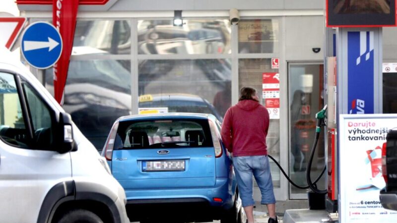 Ceny benzínov a nafty klesli, boli najnižšie za posledné týždne