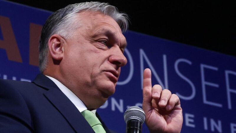 Som hlboko šokovaný z ohavného útoku na môjho priateľa Roberta Fica, tvrdí Orbán