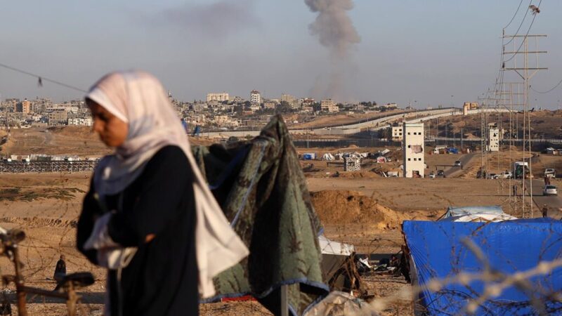 Izrael zhabal agentúre AP techniku a stiahol vysielanie o Gaze. Netanjahu nazýva al-Džazíru stanicou nenávisti
