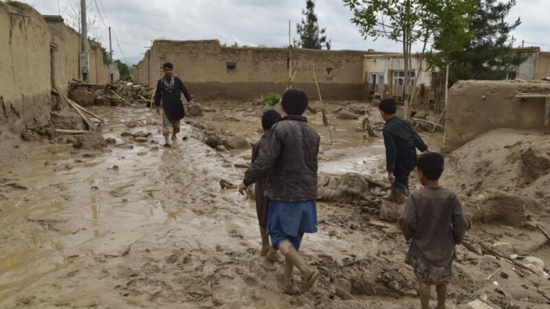 Počet obetí silných dažďov a záplav v Afganistane stúpol na najmenej 68 ľudí