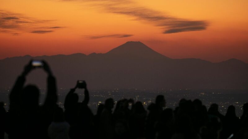 Hora Fudži býva čoraz viac preplnená, japonské úrady zavedú online rezervácie