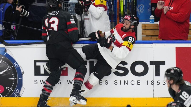 MS v hokeji: Rakúsko sa postaralo o senzáciu, Kanade strelilo v tretej tretine päť gólov. K výhre to nestačilo