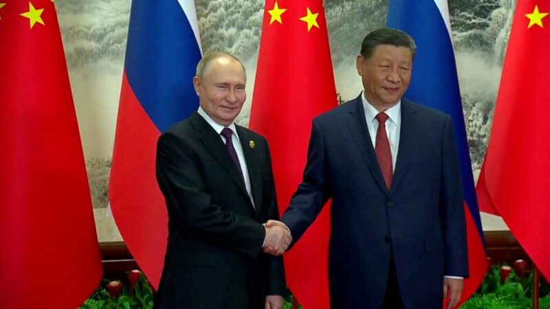 Čína je pripravená pracovať s Ruskom. Si Ťin-pching s Putinom rokoval o upevnení vzťahov a spolupráce