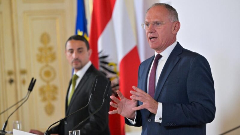 Opatrenia proti nelegálnym migrantom fungujú, tvrdí rakúsky minister vnútra