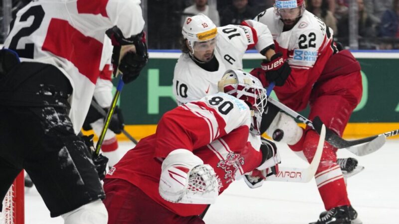 MS v hokeji: Švédi porazili Lotyšov, Švajčiarsko rozdrtilo Dánsko a dostalo sa do čela skupiny
