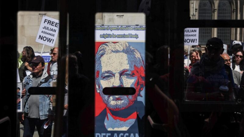 Zakladateľ platformy WikiLeaks sa môže odvolať proti vydaniu do USA, rozhodol súd