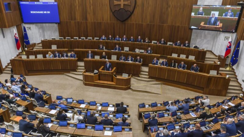 Parlament odsúdil útok na premiéra. Za uznesenie hlasovali všetci prítomní poslanci