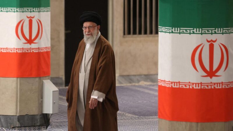„Ajatolláhov vojak“ padol. Irán očakáva boj o moc, v hre je aj syn najmocnejšieho