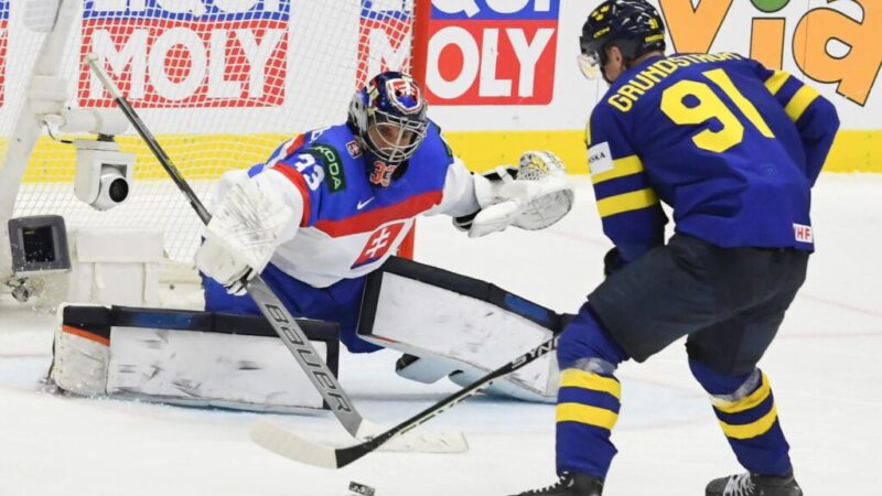 MS v hokeji: Slováci na Švédov nestačili, utŕžili vysokú prehru