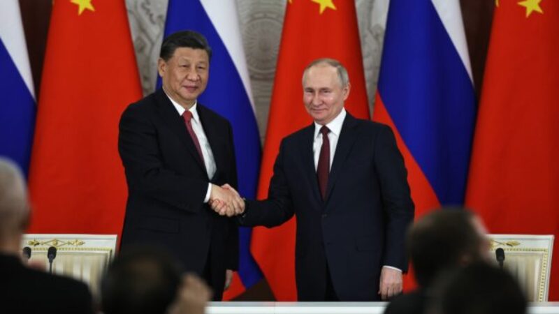 Putin ide na prvú zahraničnú cestu v novom funkčnom období, v Číne sa stretne so Si Ťin-pchingom