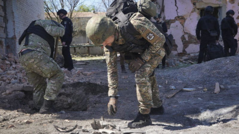 Ukrajinci sa na charkovskom fronte presúvajú do nových pozícií, varujú aj pred hromadením ruských síl pri Sumskej oblasti