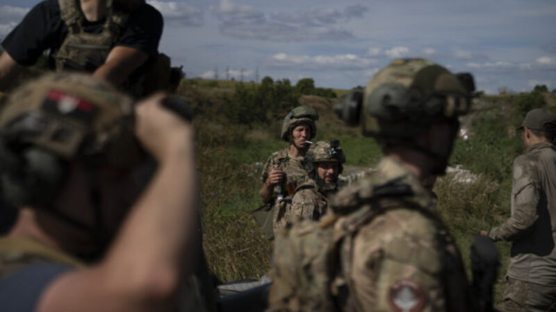 Zníženie veku na mobilizáciu môže zvýšiť počet ukrajinských vojakov približne o stotisíc