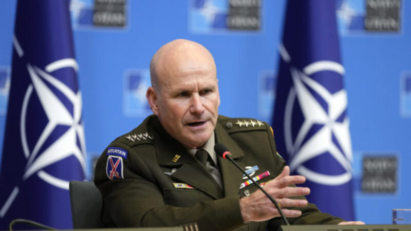 Rusko nemá dostatok vojakov na strategický prielom v Charkovskej oblasti, tvrdí generál Cavoli