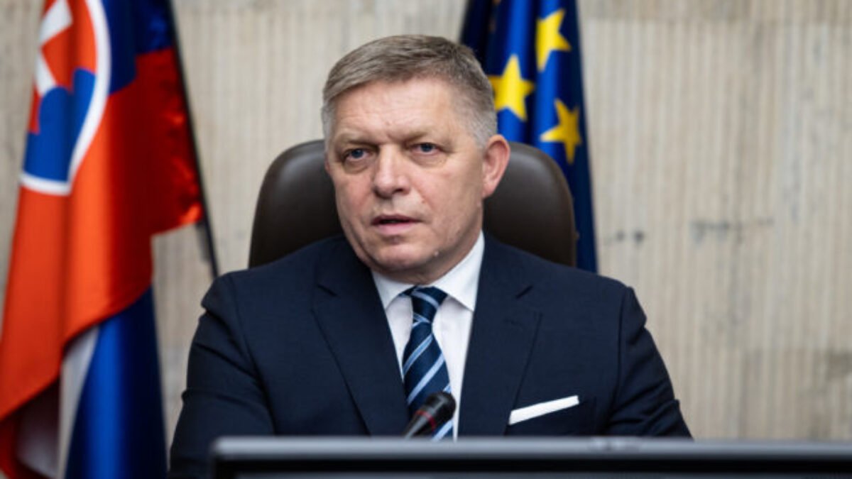 Ficov návrh o zakotvení dvoch pohlaví v ústave dostal zelenú, vláda schválila aj zmeny pri adopciách