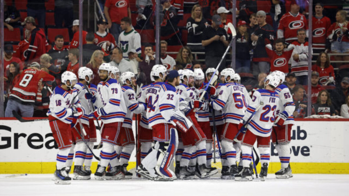 Útočník New Yorku Rangers sa zapísal do histórie, hetrikom zaistil tímu postup do finále Východnej konferencie NHL