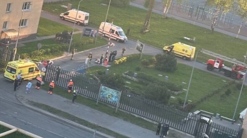 Výbuch otriasol vojenskou akadémiou v ruskom Petrohrade, sedem ľudí bolo zranených (video)