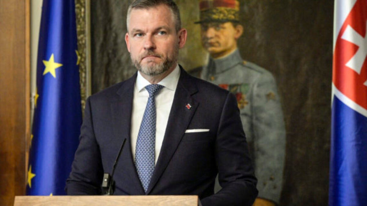 Prezident Pellegrini podpísal lex atentát, bývalí premiéri a šéfovia parlamentu tak získajú nárok na doživotnú rentu