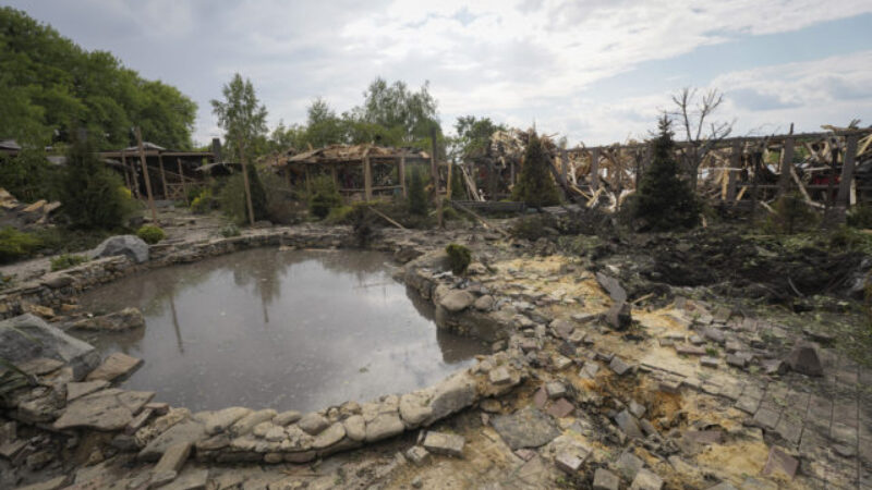 Ruské útoky si v Charkovskej oblasti vyžiadali desať mŕtvych, medzi zasiahnutými oblasťami je aj rekreačné stredisko