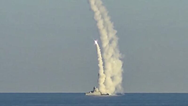Ukrajinská armáda tvrdí, že zasiahla ruskú raketovú loď Ciklon na okupovanom Kryme