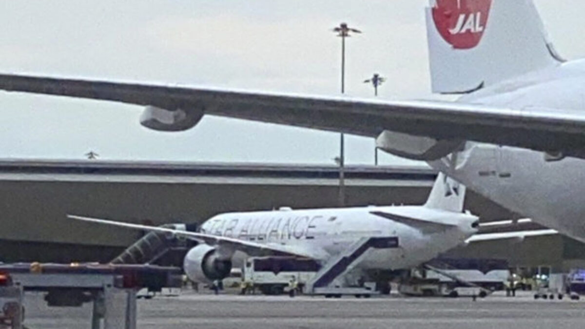 Lietadlo Singapore Airlines zasiahli počas letu silné turbulencie, jeden človek zomrel a niekoľkí sú v kritickom stave (video)