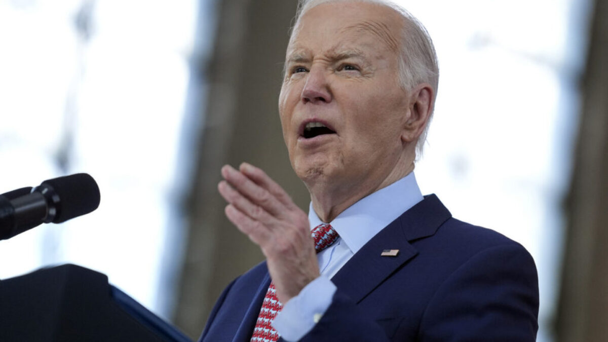 Biden tajne udelil Ukrajine povolenie zasiahnuť v Rusku americkými zbraňami