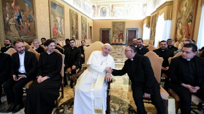 Pápež: Liturgia bez spojenia s Bohom by bola absurdná