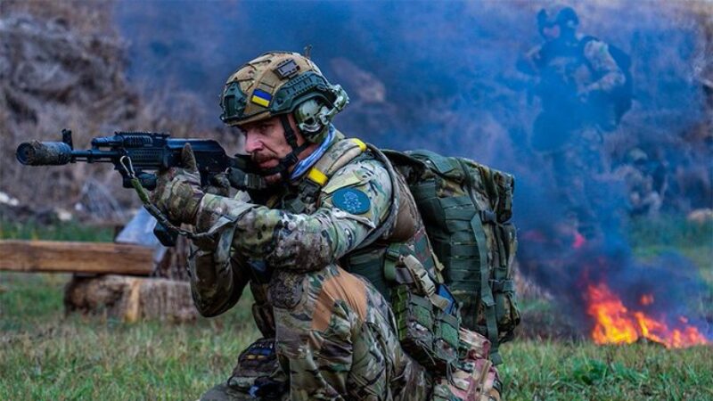 Vojenský expert Barančík: Rozmiestnenie zahraničných jednotiek na Ukrajine sa začína pozvoľna