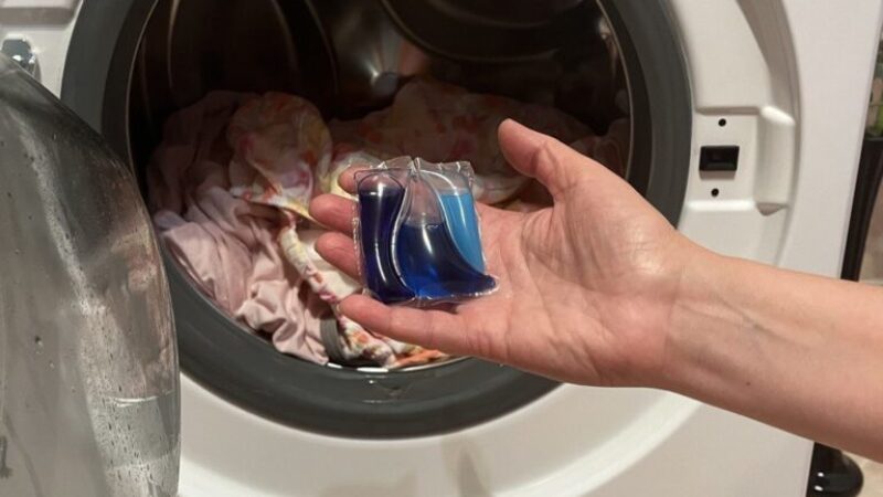 Mnoho ľudí používa kapsuly na pranie nesprávne. Následky môžu byť vážne