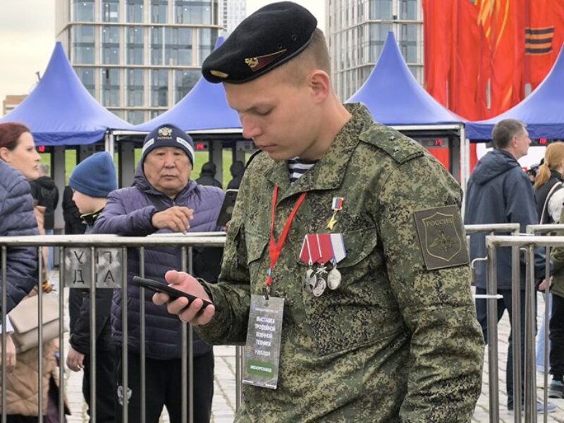 Rusko spustilo program “Čas hrdinov”: veteránov z frontu pripravujú na riadenie štátu