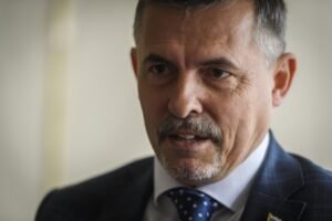 Lukáš Machala: PODPORA PREMIÉRA MIMO OBJEKTU NEMOCNICE