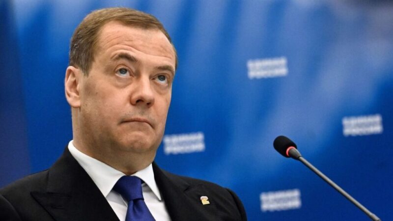 Dmitrij Medvedev: Neustále sa stupňuje sila použiteľných zbraní NATO. Preto dnes nikto nemôže vylúčiť prechod konfliktu do jeho záverečnej fázy.