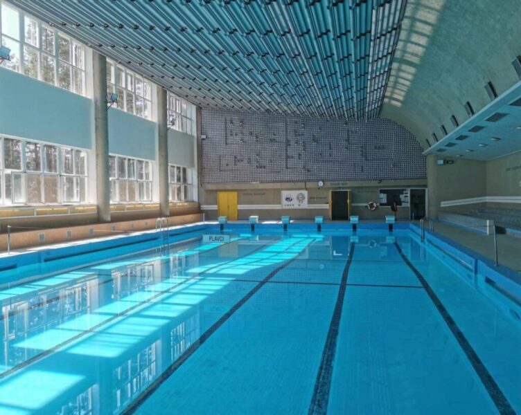 Mesto Zvolen získalo súhlas na predĺženie prevádzky starého plaveckého bazéna a pripravuje nový komplex