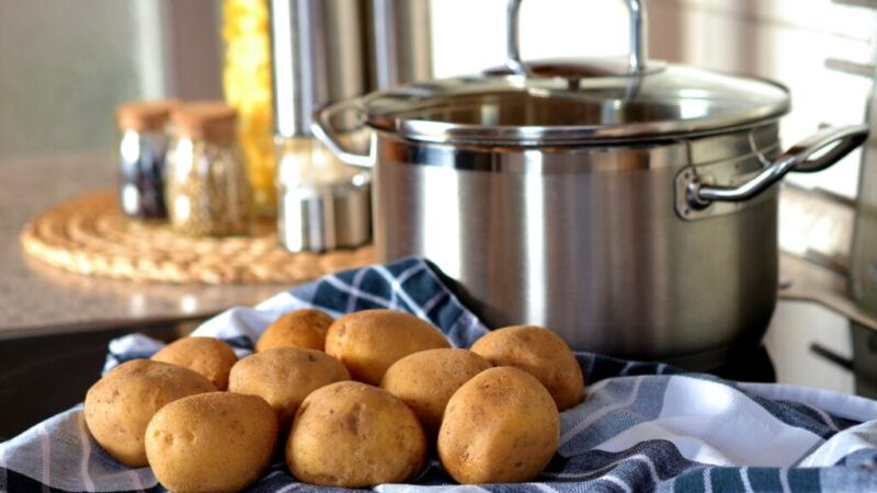 Kedy je najlepšie osoliť vodu na zemiaky? Tento detail je veľmi dôležitý