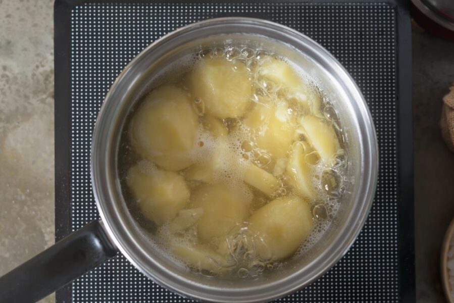 Kedy osoliť vodu na zemiaky? Toto načasovanie je rozhodujúce. V opačnom prípade sa účinne vylúhujú vitamíny