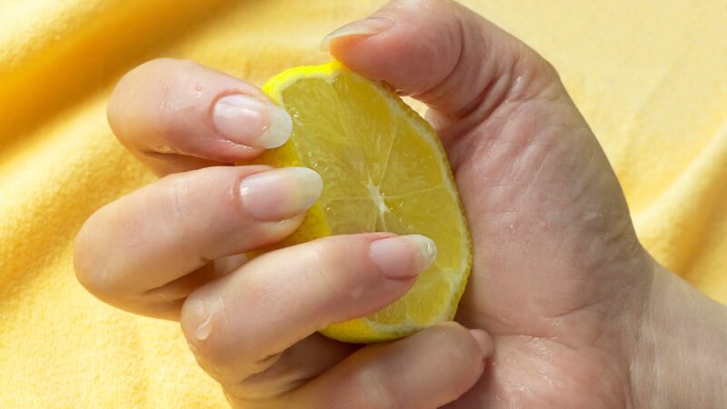 Manikérka odporučila najlepší spôsob, ako mať zdravé nechty.  Tieto produkty máte v kuchyni. Nie je to olivový olej