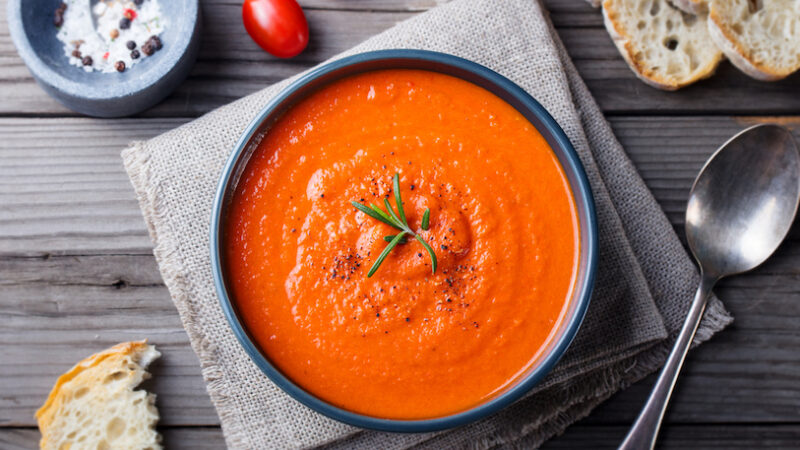 Ako sa pripravuje paradajková polievka? Tento rýchly recept na večeru by mal poznať každý – zvláštna ingrediencia sa bude hodiť