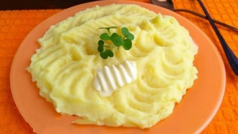 Veľmi chutná, zemiaková kaša a jej príprava od kuchára z renomovanej reštaurácie: Vzdušná ako páperie!
