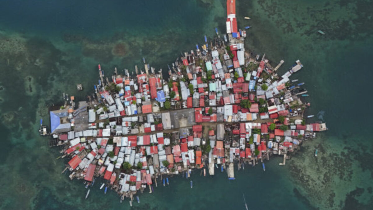 Pre stúpajúcu hladinu mora presídlia zhruba tristo rodín z maličkého panamského ostrova Gardi Sugdub